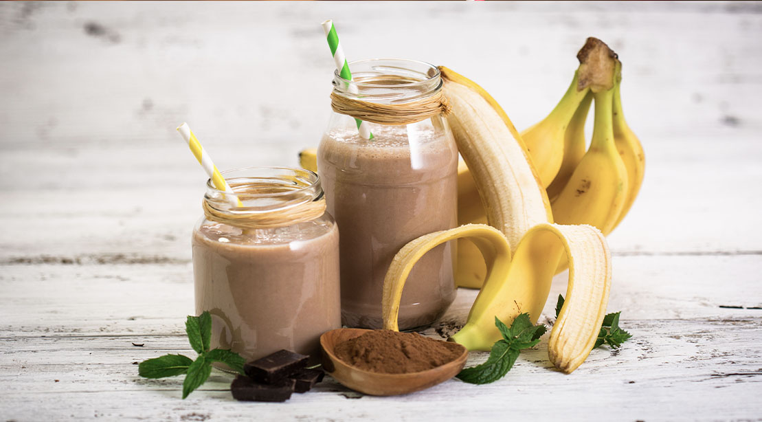 Smooth and refreshing chocolate banana smoothie